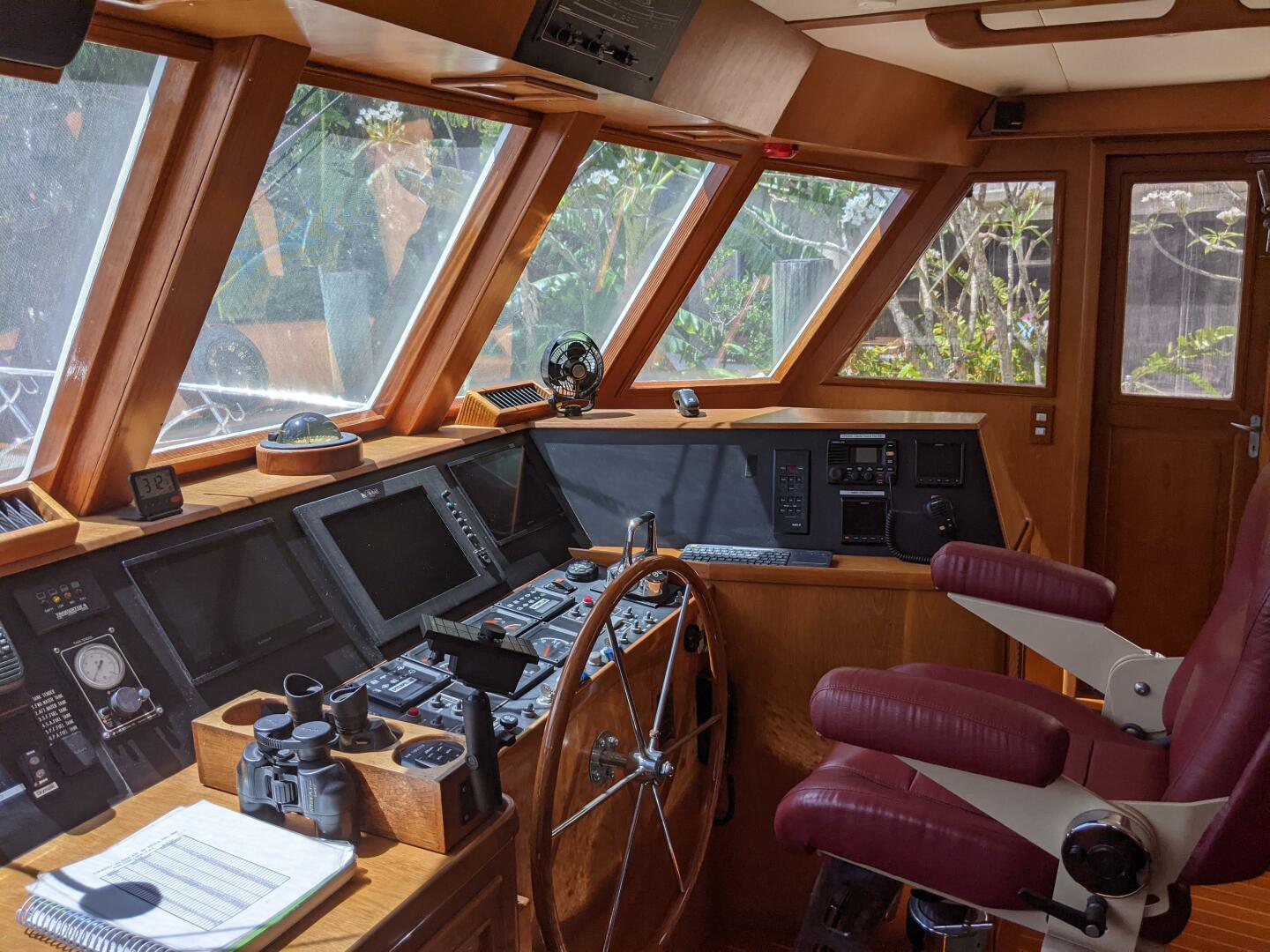 Slide: The Image of Grand Alaskan 60 Pilothouse 1999 - 4349110