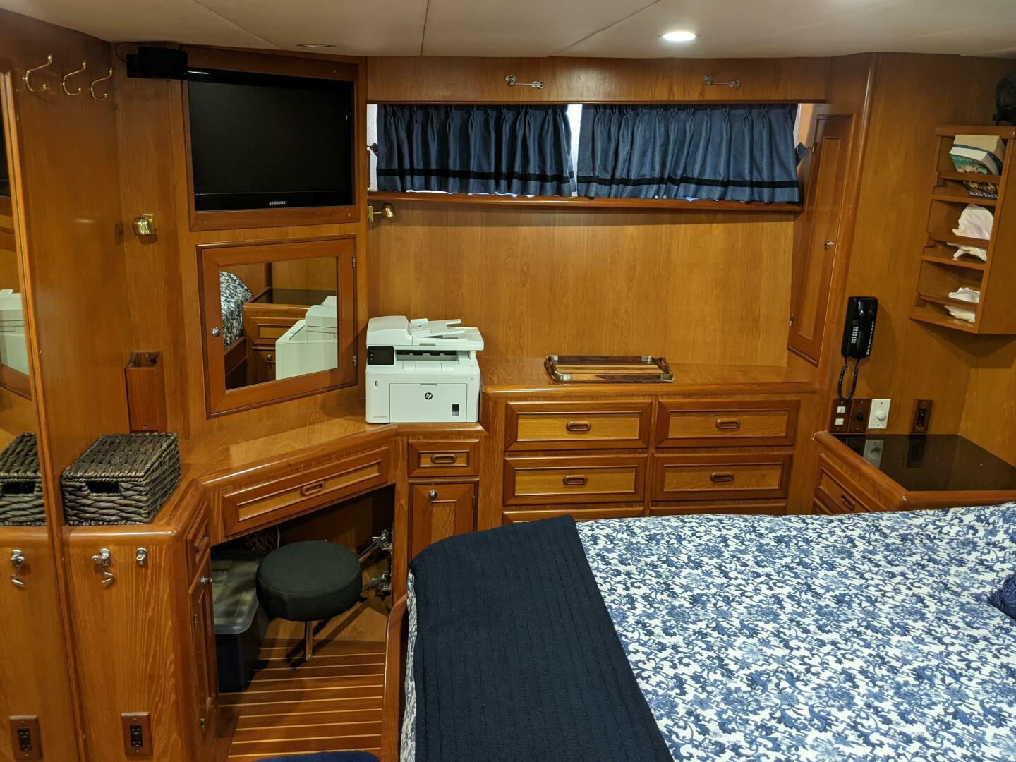 Slide: The Image of Grand Alaskan 60 Pilothouse 1999 - 4349153