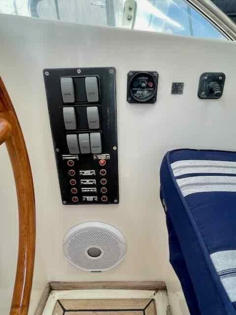 Slide: The Image of Grand Banks 2 Stateroom 46 Classic 1989 - 3420582