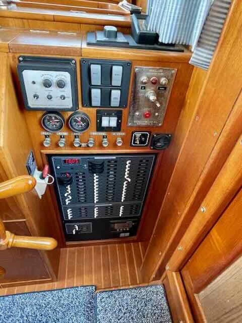 Slide: The Image of Grand Banks 2 Stateroom 46 Classic 1989 - 3420597