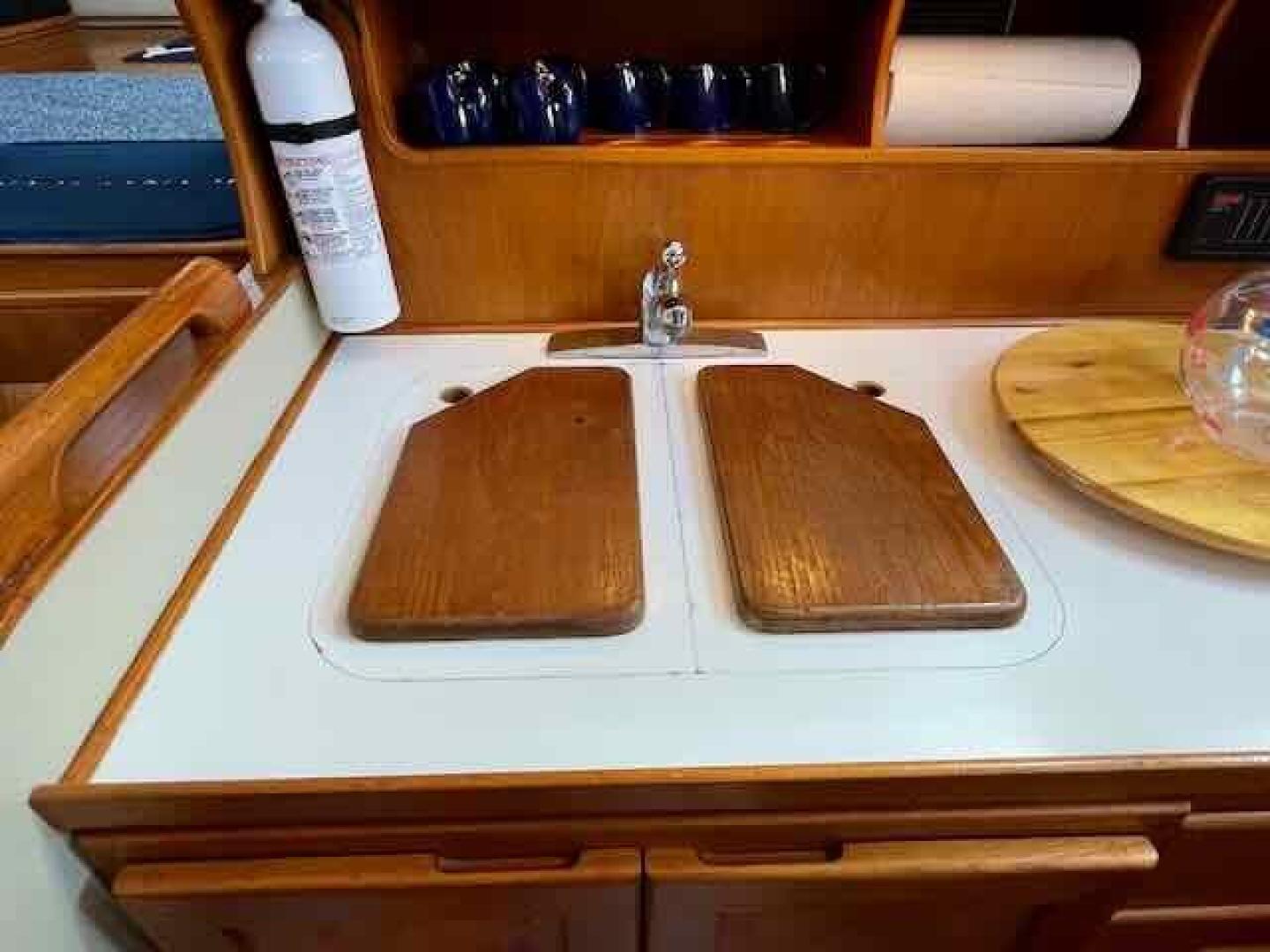 Slide: The Image of Grand Banks 2 Stateroom 46 Classic 1989 - 3420607