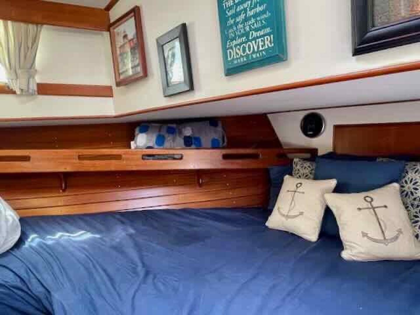 Slide: The Image of Grand Banks 2 Stateroom 46 Classic 1989 - 3420624