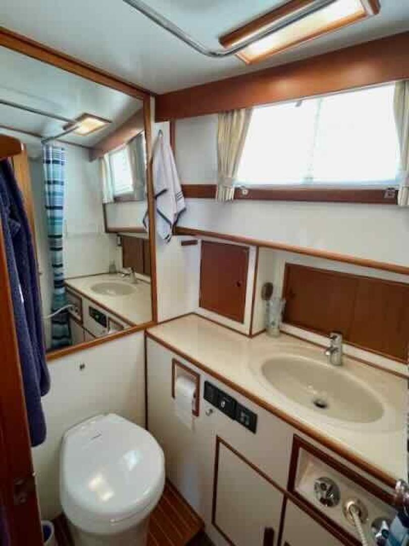 Slide: The Image of Grand Banks 2 Stateroom 46 Classic 1989 - 3420627