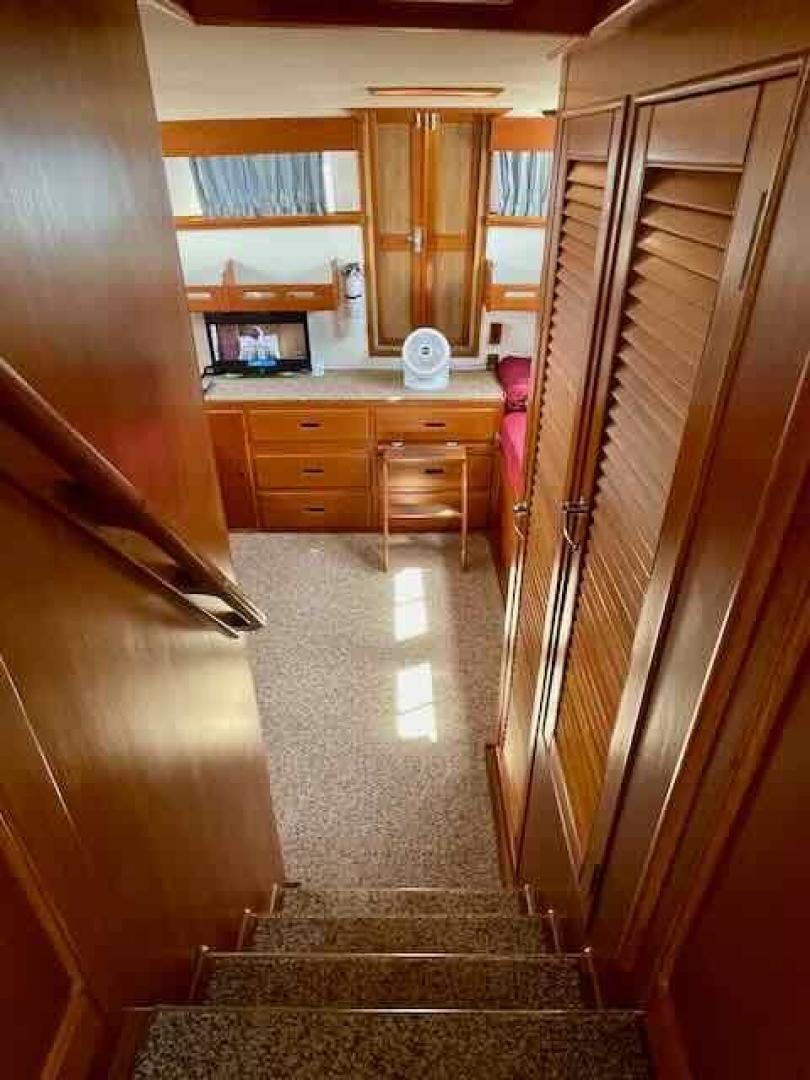 Slide: The Image of Grand Banks 2 Stateroom 46 Classic 1989 - 3420629