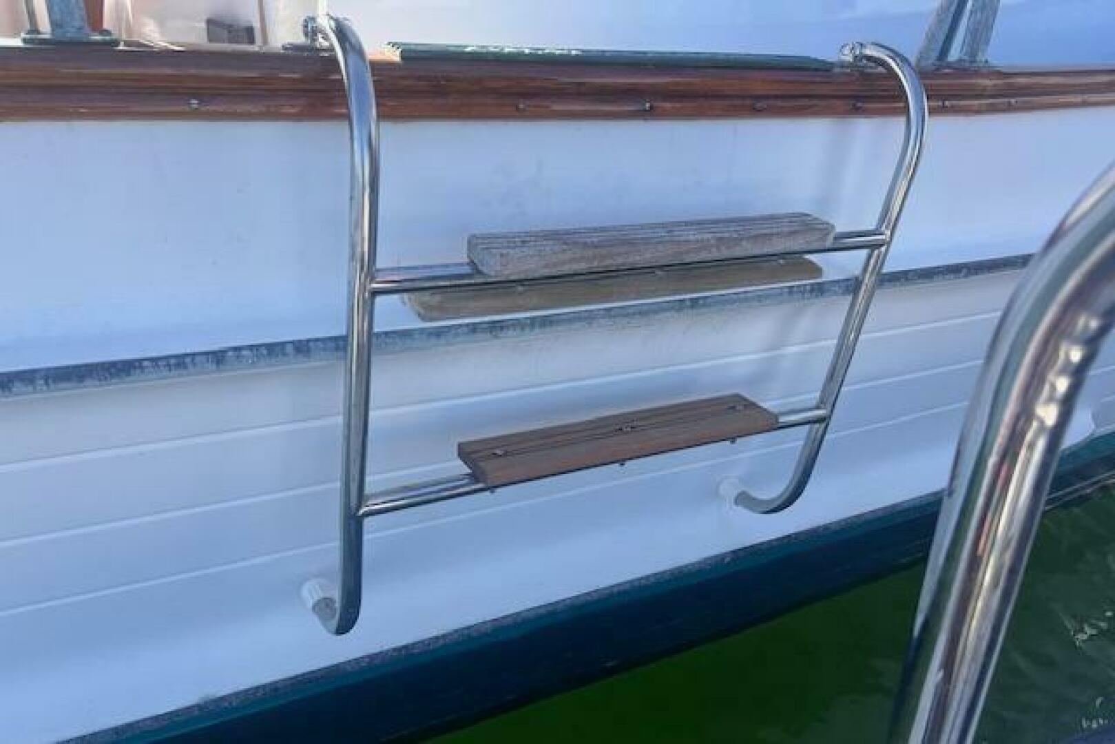 Slide: The Image of Grand Banks 32 Flybridge Trawler (Hull#683) 1980 - 5147564