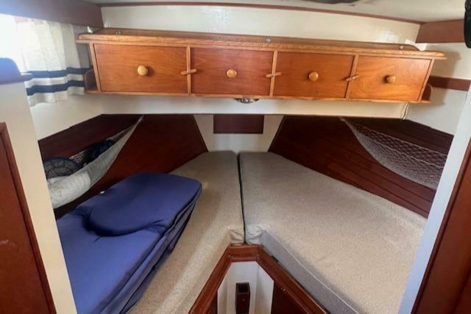Slide: The Image of Grand Banks 32 Flybridge Trawler (Hull#683) 1980 - 5147587