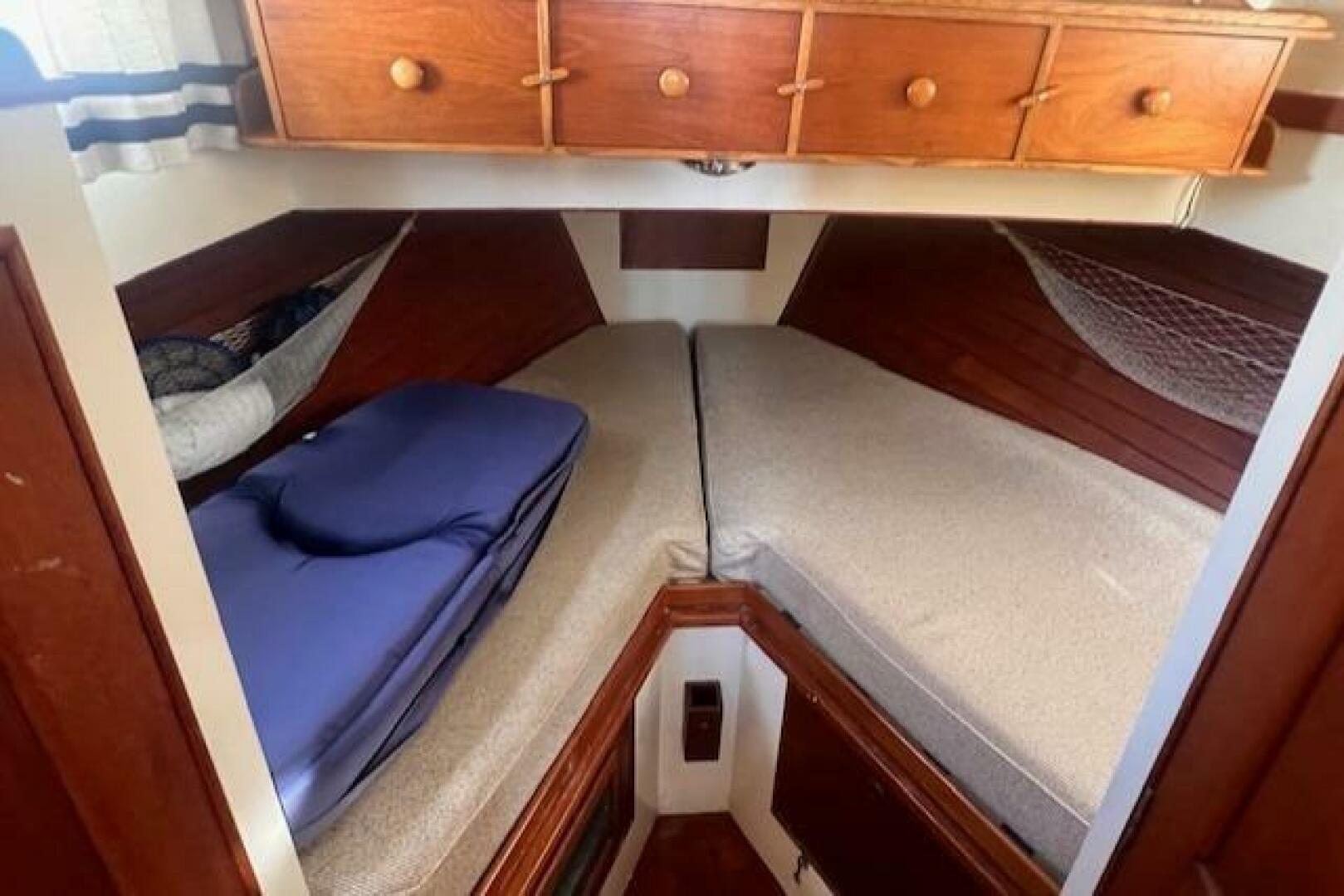 Slide: The Image of Grand Banks 32 Flybridge Trawler (Hull#683) 1980 - 5147588