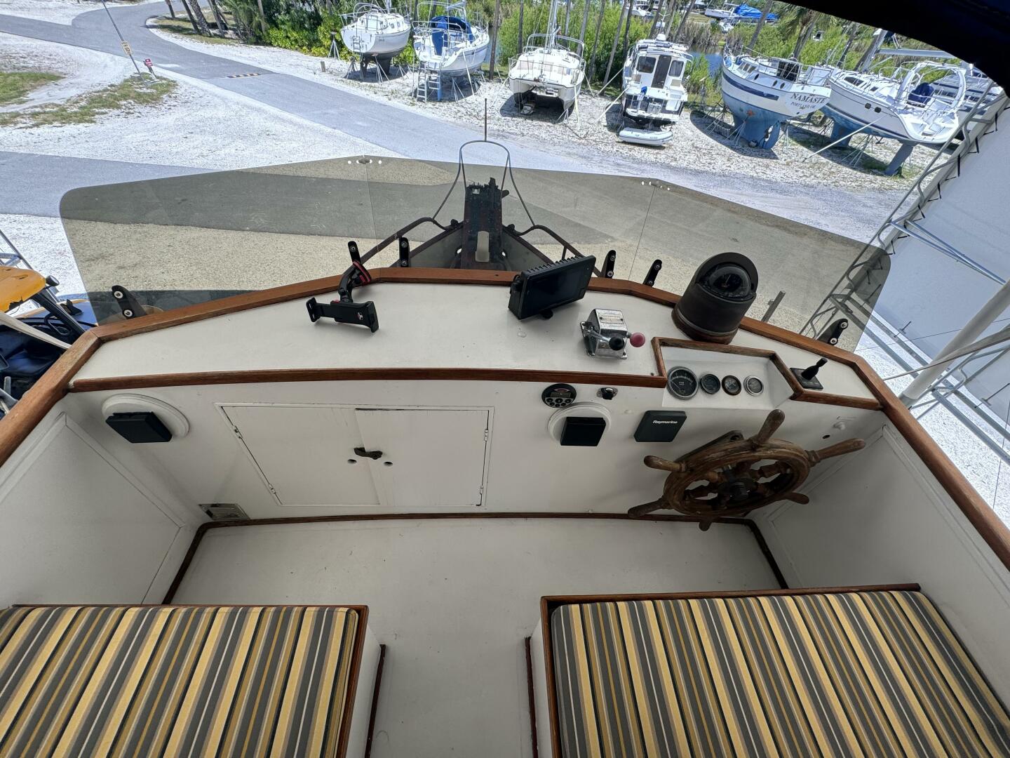 Slide: The Image of Flybridge - 4345884