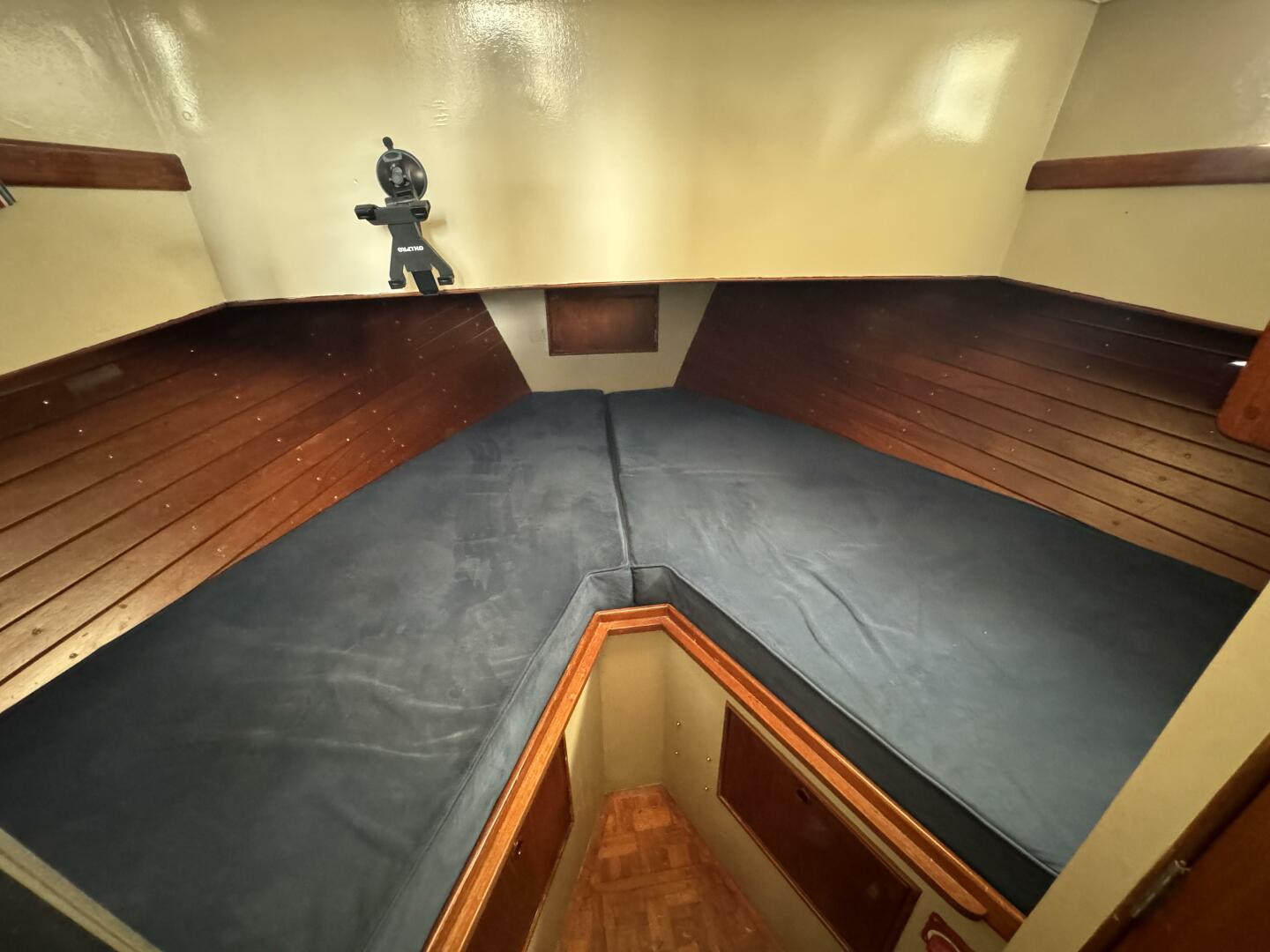 Slide: The Image of V-Berth - 4345914