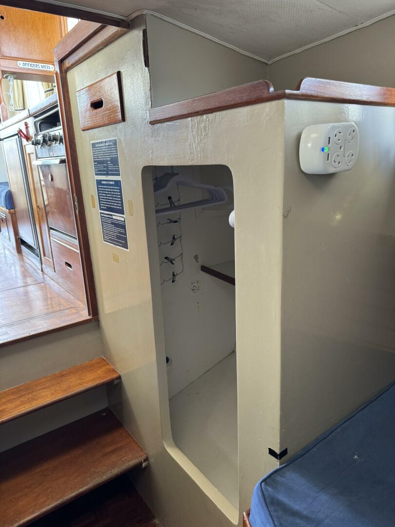 Slide: The Image of Closet - 4345926