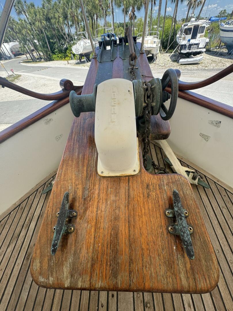 Slide: The Image of Anchor Pulpit & Windlass - 4345931