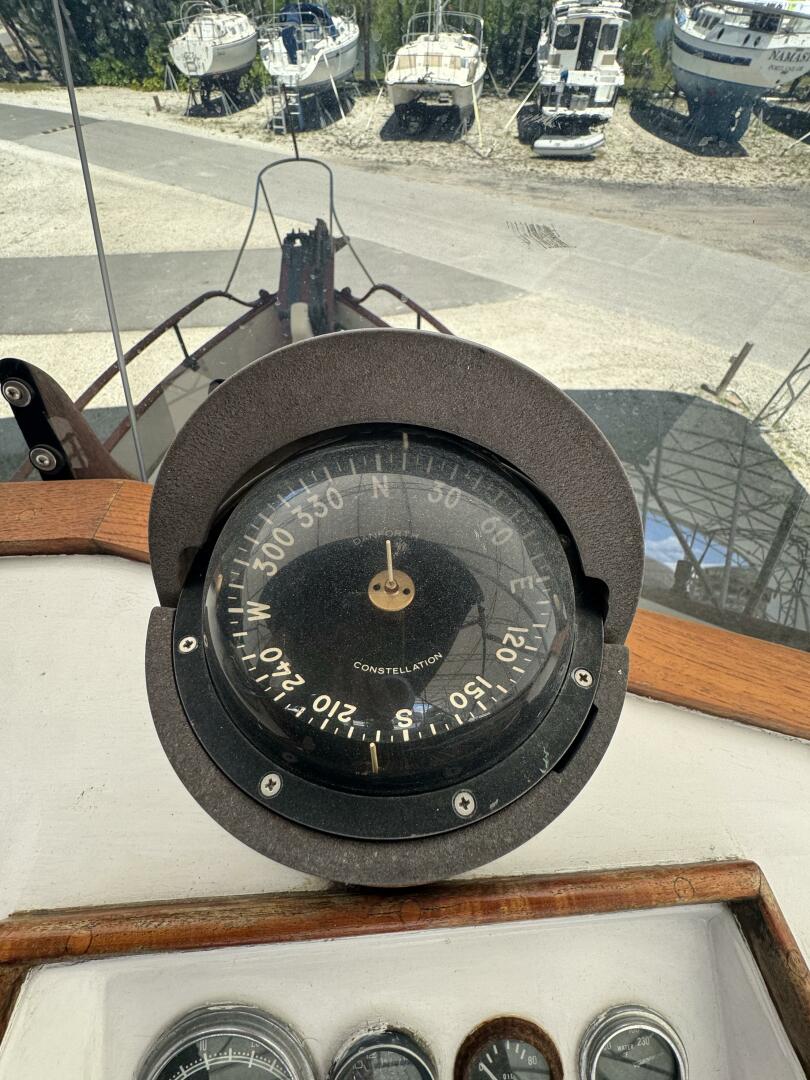 Slide: The Image of Flybridge Compass - 4345935