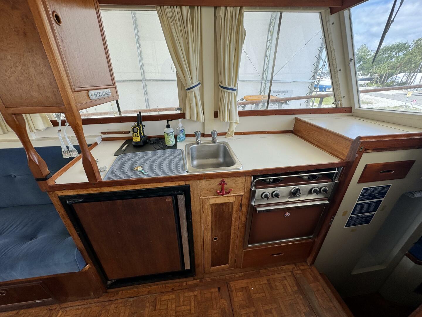 Slide: The Image of Saloon Counter Space - 4345944