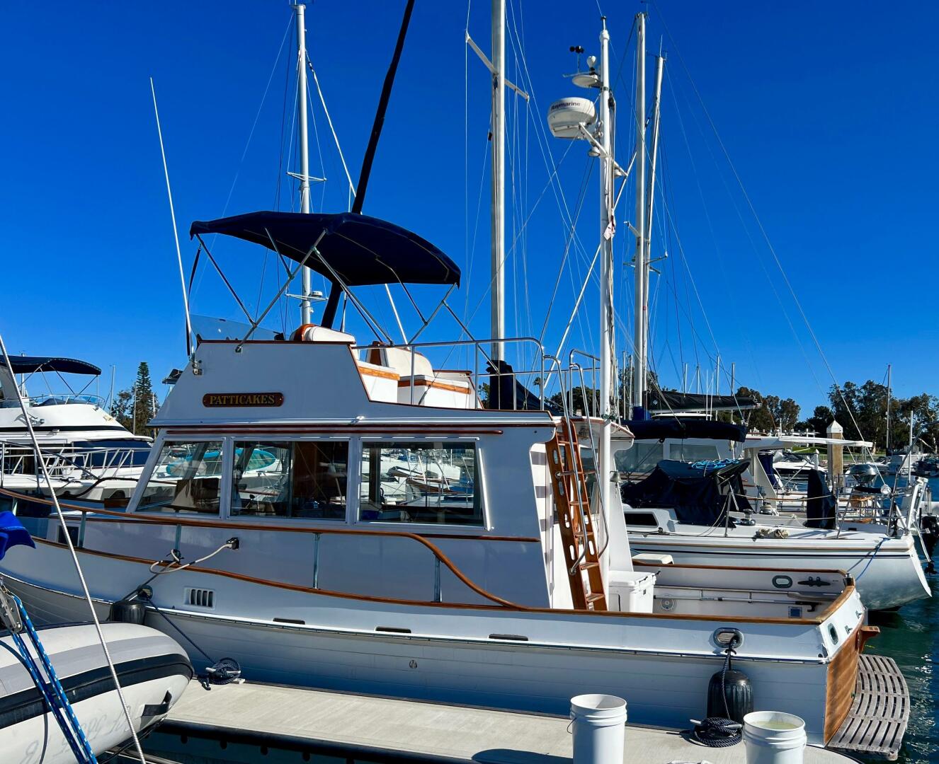 Slide: The Image of Grand Banks 32 Sedan Trawler 1971 - 4335096