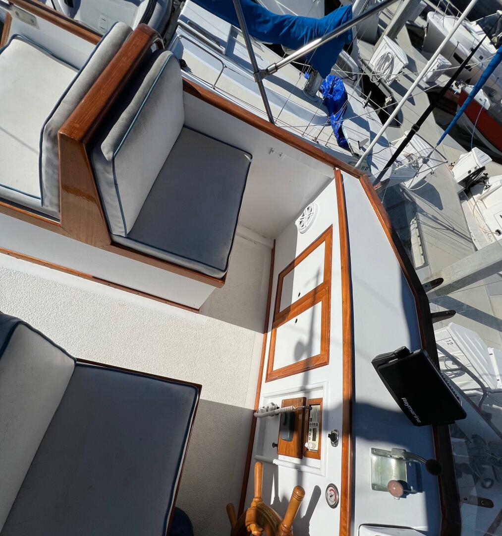 Slide: The Image of Grand Banks 32 Sedan Trawler 1971 - 4335108