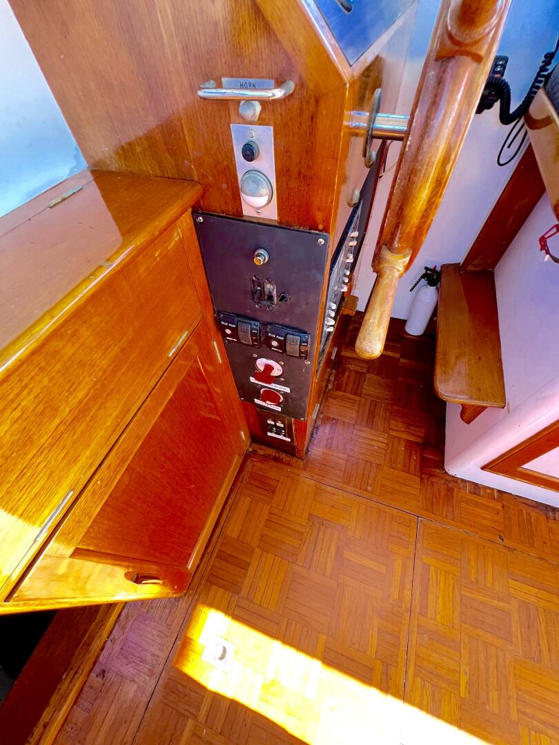 Slide: The Image of Grand Banks 32 Sedan Trawler 1971 - 4335139