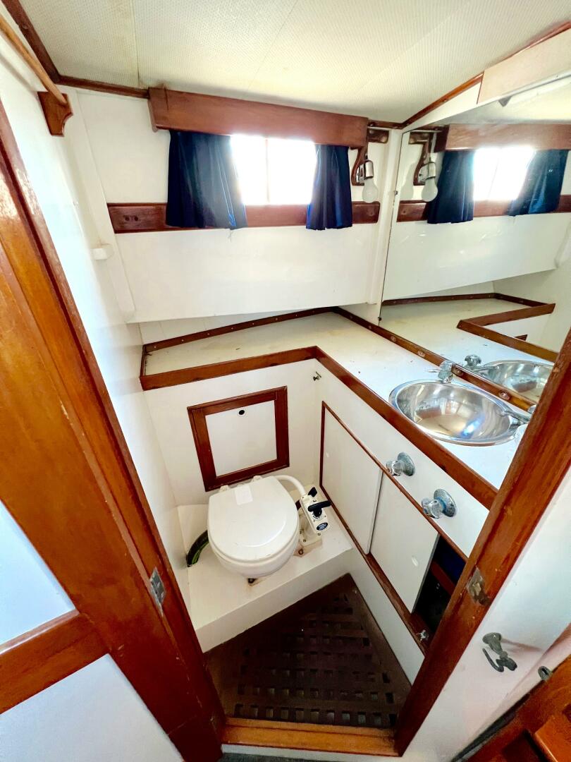 Slide: The Image of Grand Banks 32 Sedan Trawler 1971 - 4335149