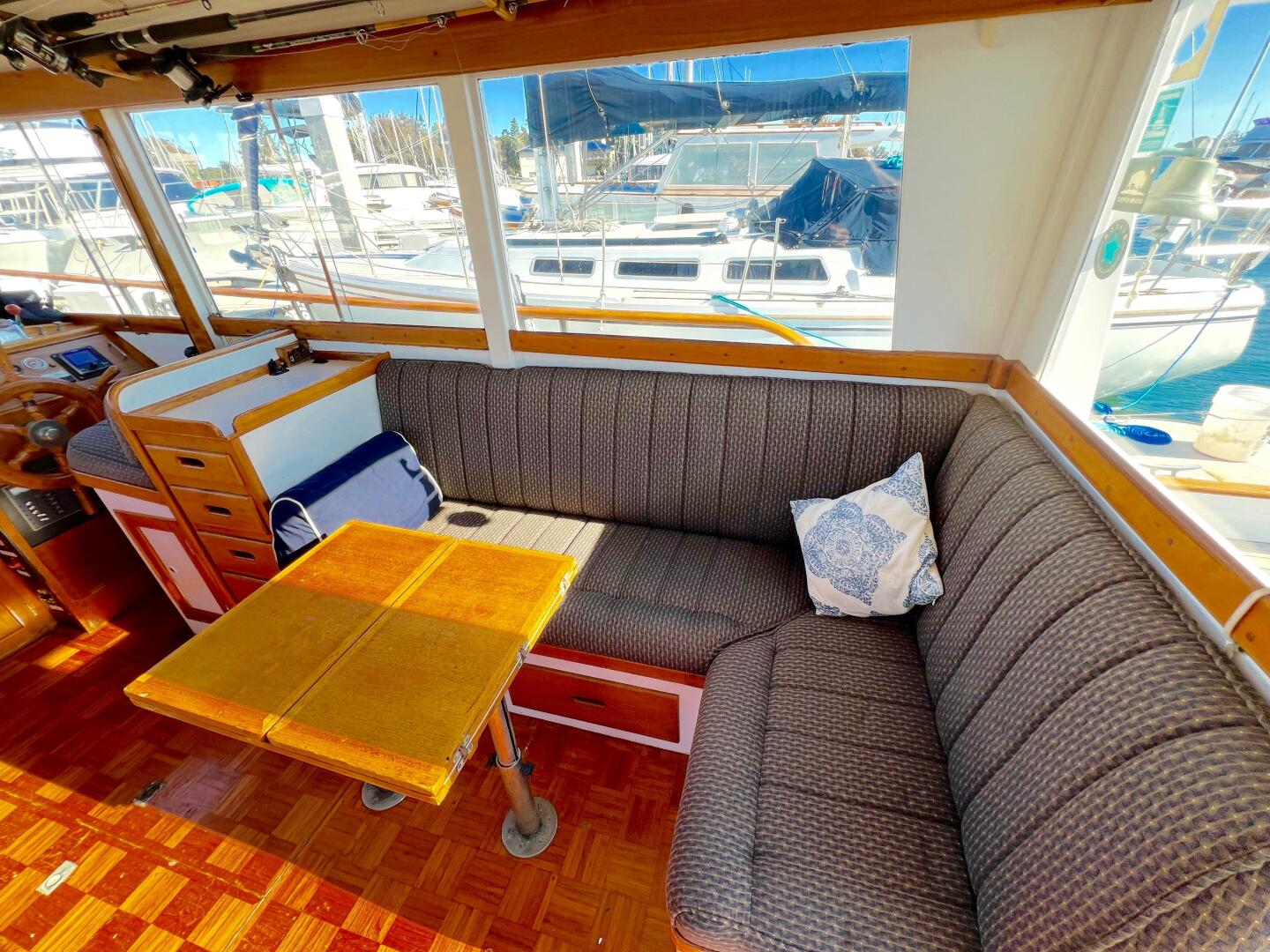 Slide: The Image of Grand Banks 32 Sedan Trawler 1971 - 4335158