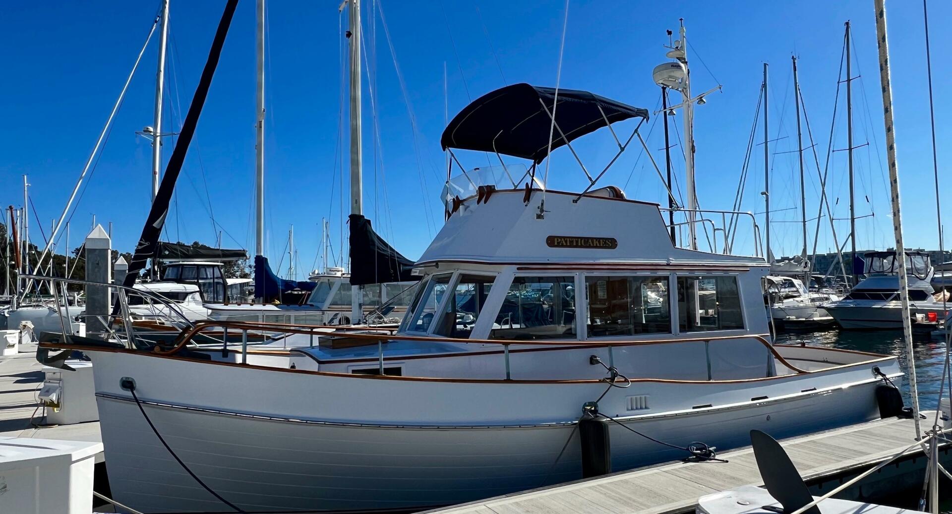 Slide: The Image of Grand Banks 32 Sedan Trawler 1971 - 4335094