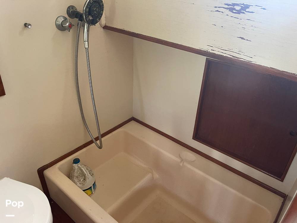 Slide: The Image of Aft Head/tub - 12760541