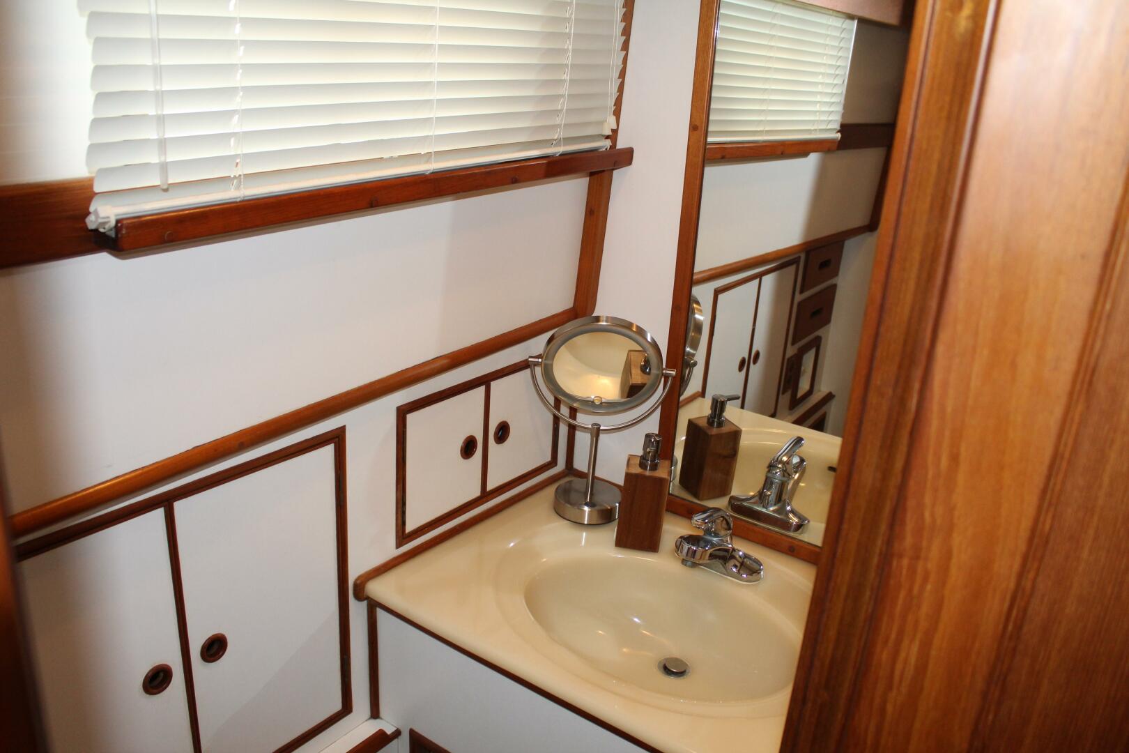 Slide: The Image of Grand Banks 42 Classic 1995 - 5239536