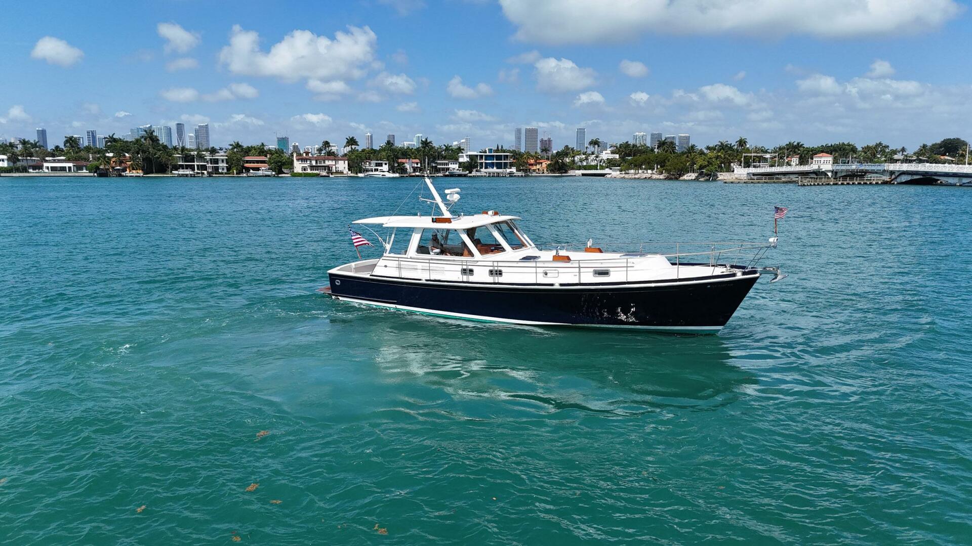 Slide: The Image of Grand Banks 49 Eastbay HX 1999 - 5179773