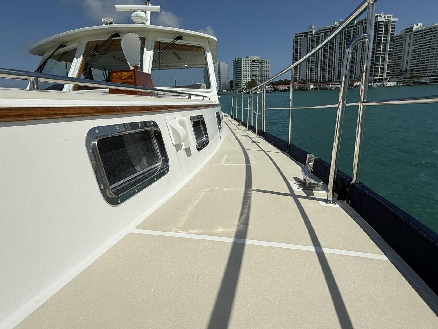 Slide: The Image of Grand Banks 49 Eastbay HX 1999 - 5179786