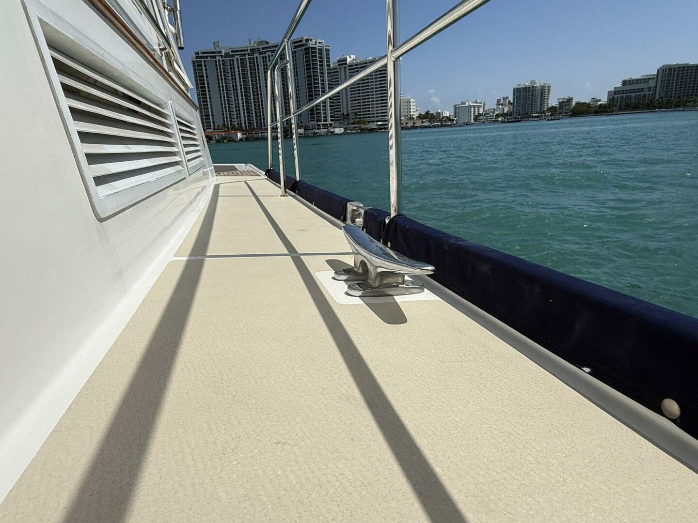 Slide: The Image of Grand Banks 49 Eastbay HX 1999 - 5179792