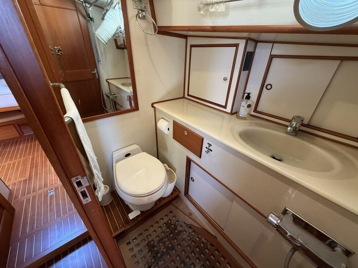 Slide: The Image of Grand Banks 49 Eastbay HX 1999 - 5179822