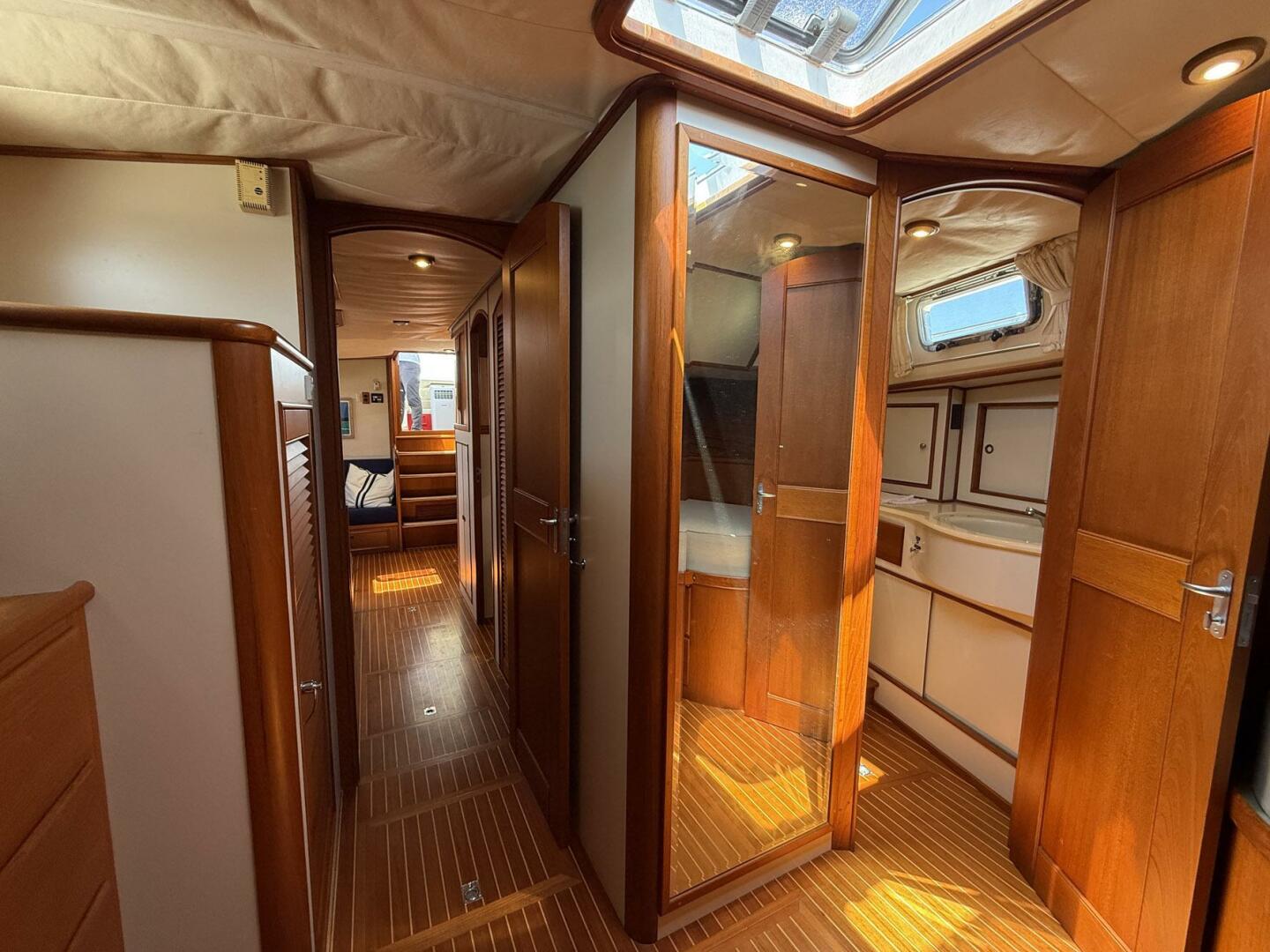 Slide: The Image of Grand Banks 49 Eastbay HX 1999 - 5179825