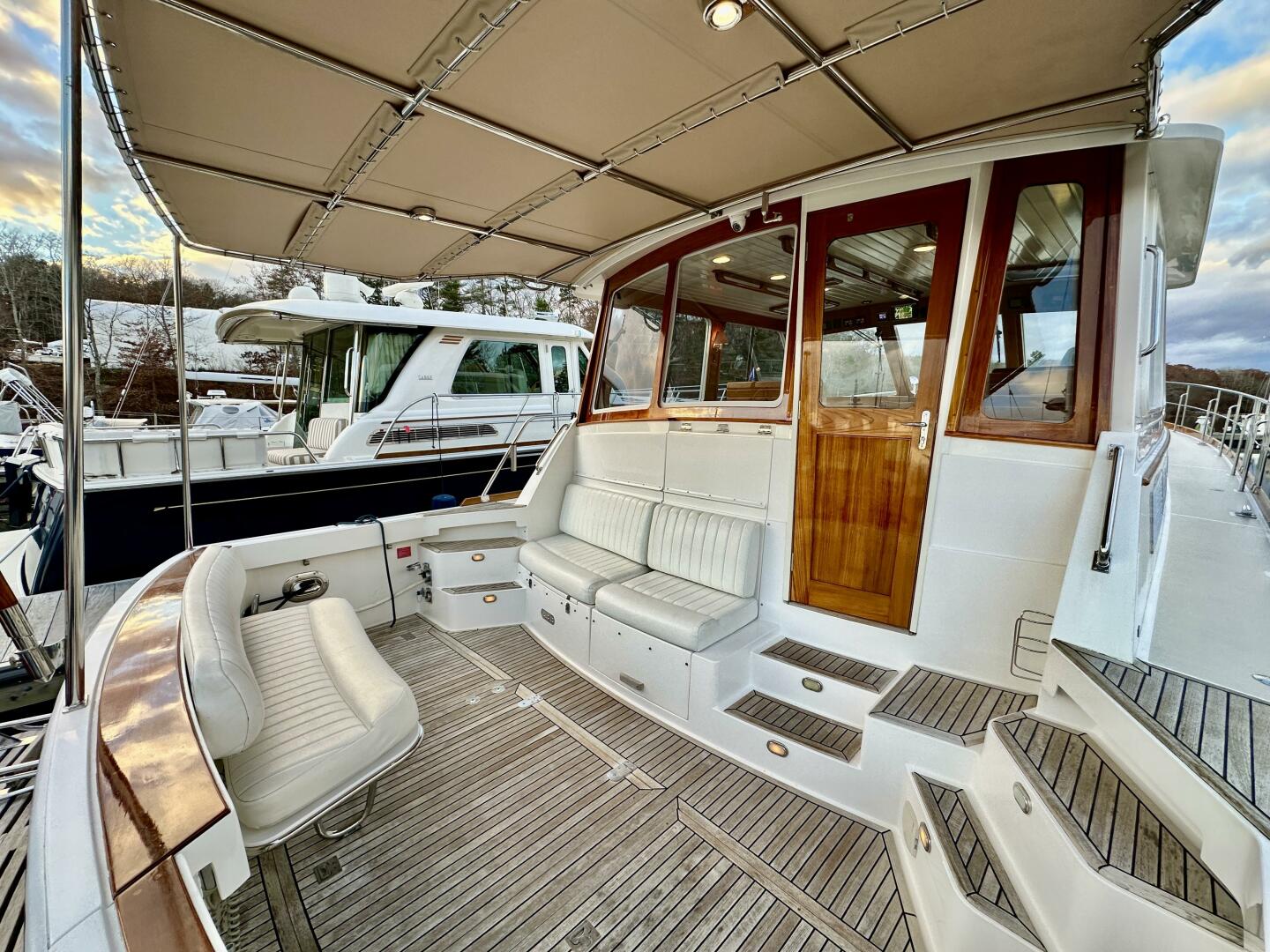 Slide: The Image of Grand Banks 49 Eastbay HX 2004 - 5221410