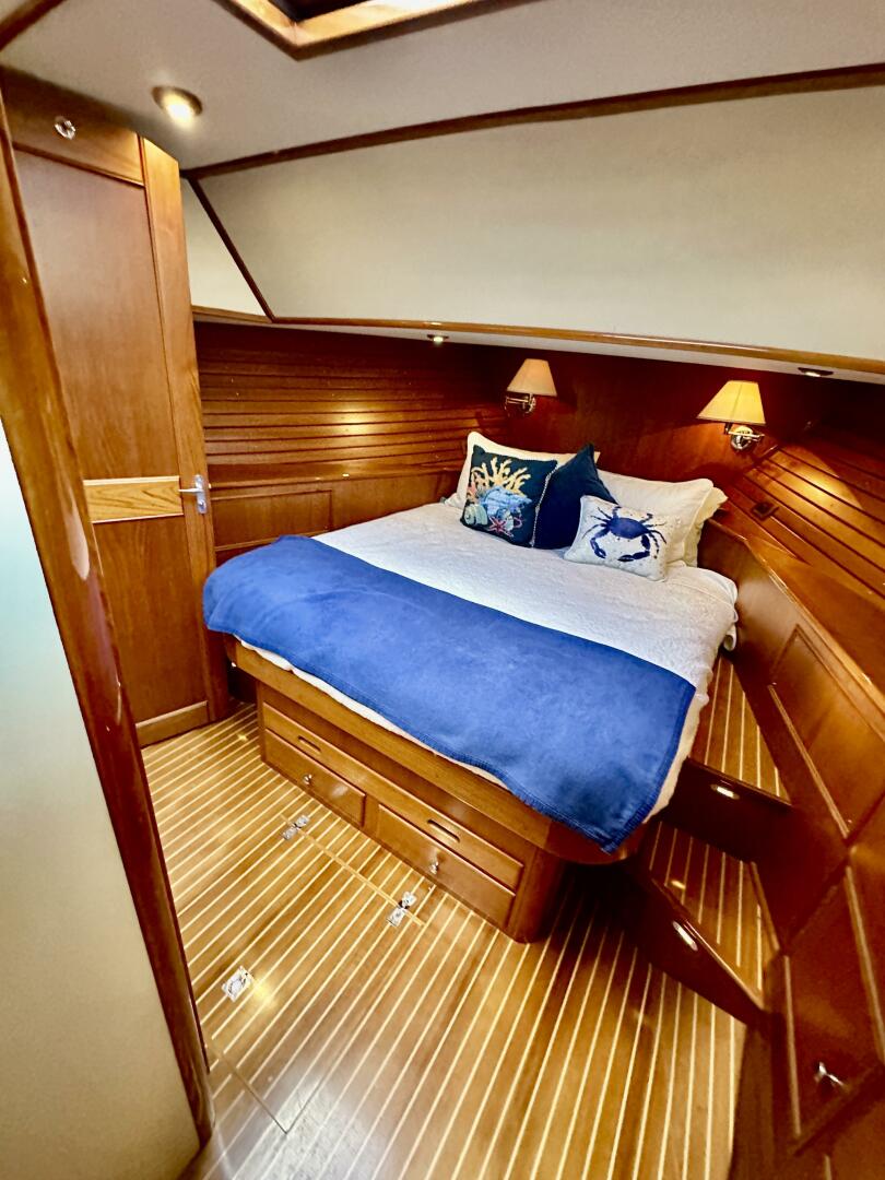 Slide: The Image of Grand Banks 49 Eastbay HX 2004 - 5221442