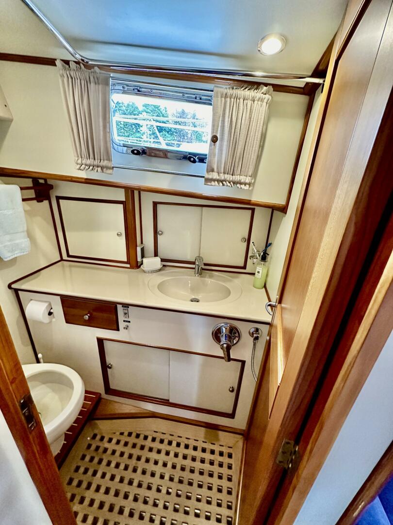 Slide: The Image of Grand Banks 49 Eastbay HX 2004 - 5221446