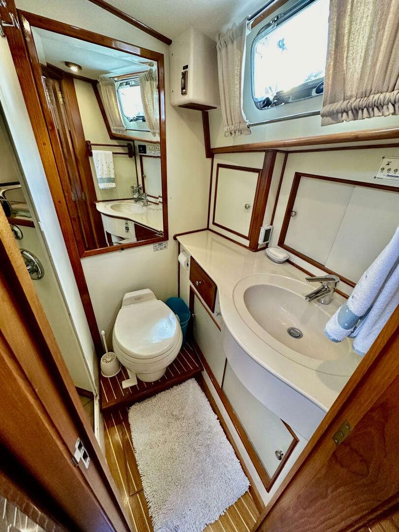 Slide: The Image of Grand Banks 49 Eastbay HX 2004 - 5221448