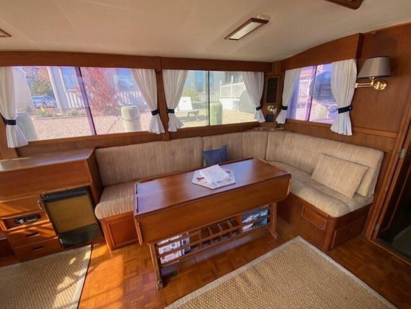 Slide: The Image of Saloon Starboard L Settee - 4766397