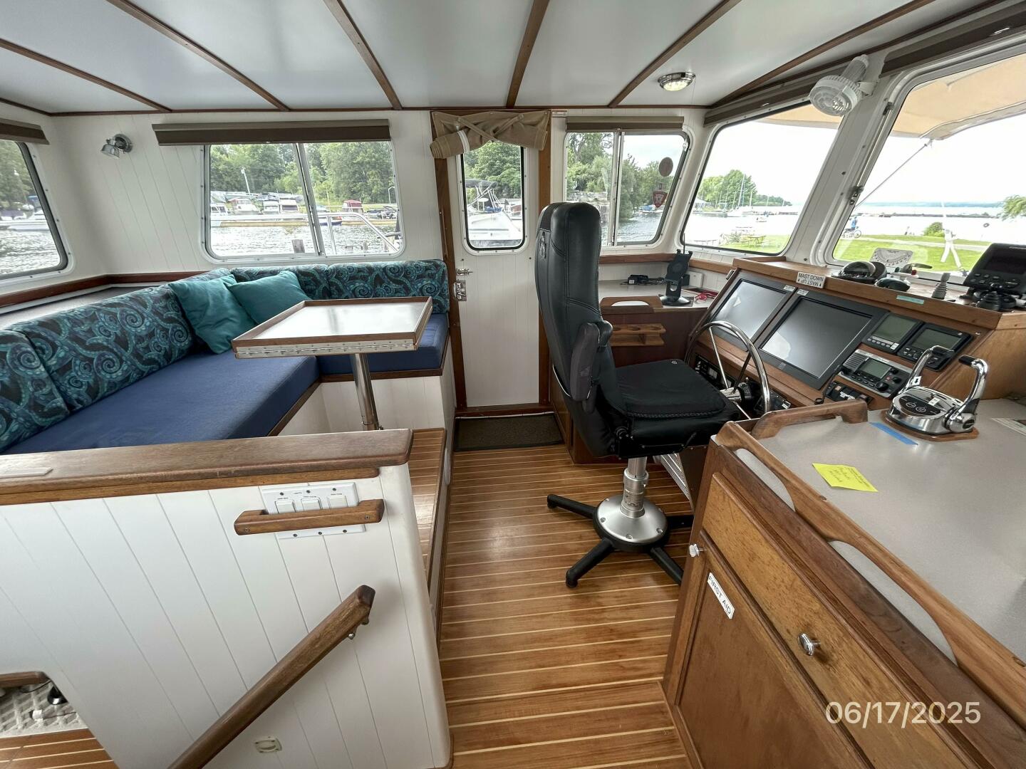 Slide: The Image of 37' Great Harbour pilothouse port - 5420881