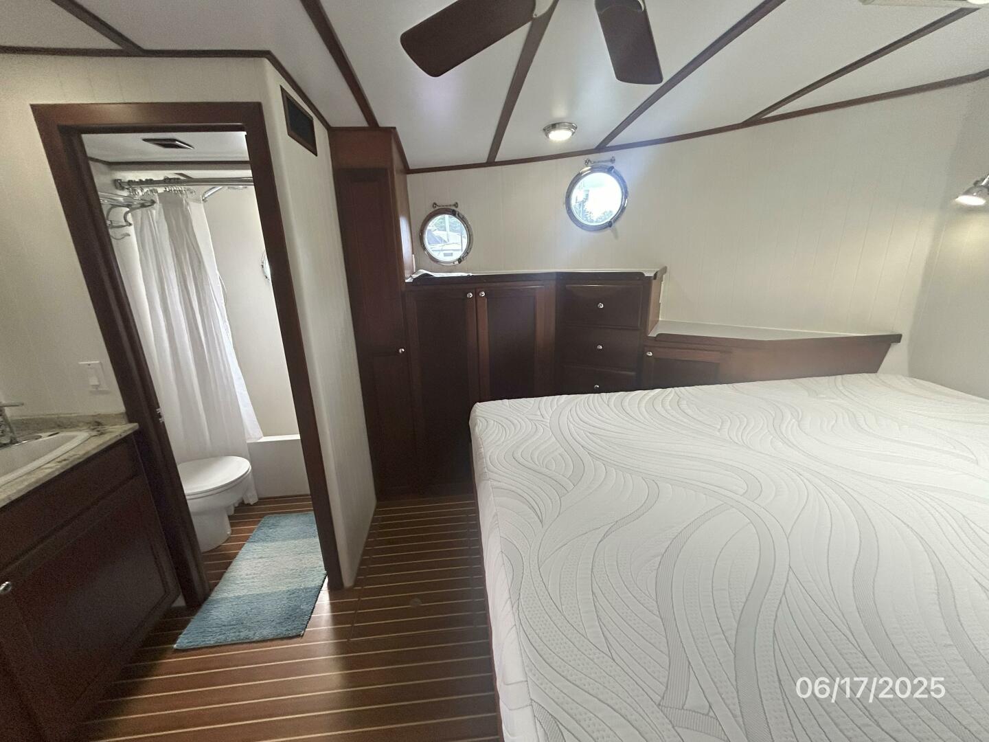 Slide: The Image of 37' Great Harbour master stateroom port - 5420863