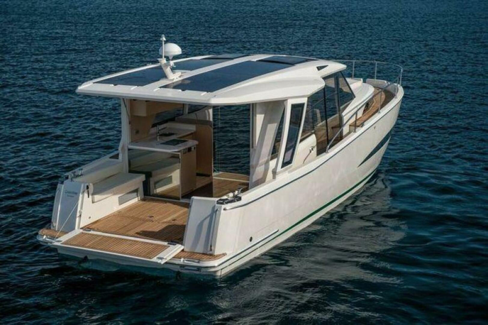 Slide: The Image of Greenline 39 Gen 6 Hybrid 2024 - 4452457