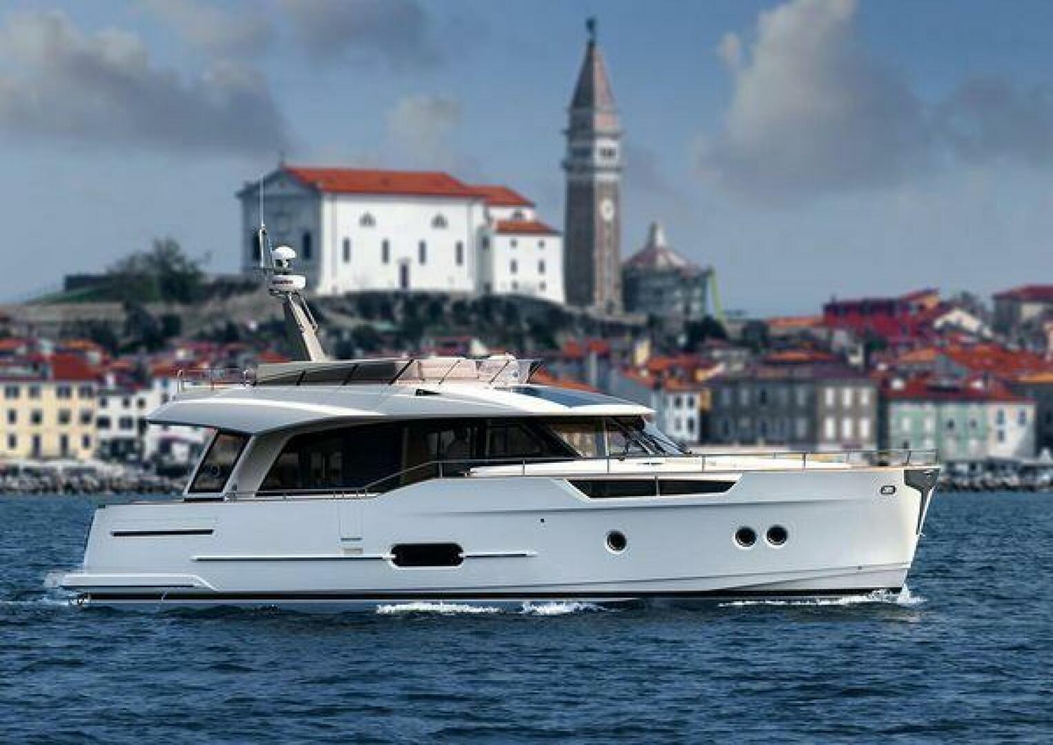 Slide: The Image of Greenline 48 Fly 2025 - 3883870