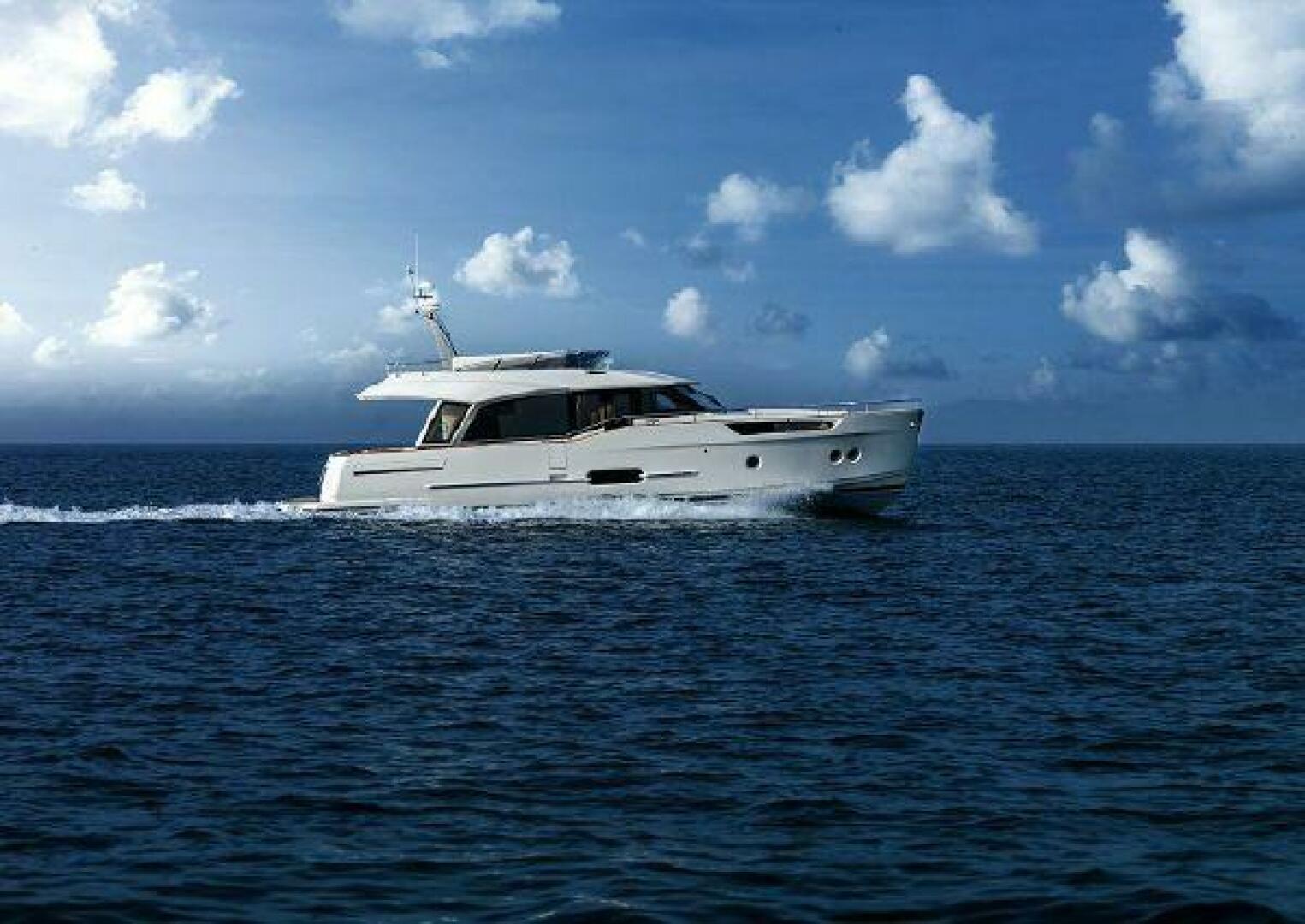 Slide: The Image of Greenline 48 Fly 2025 - 3883872