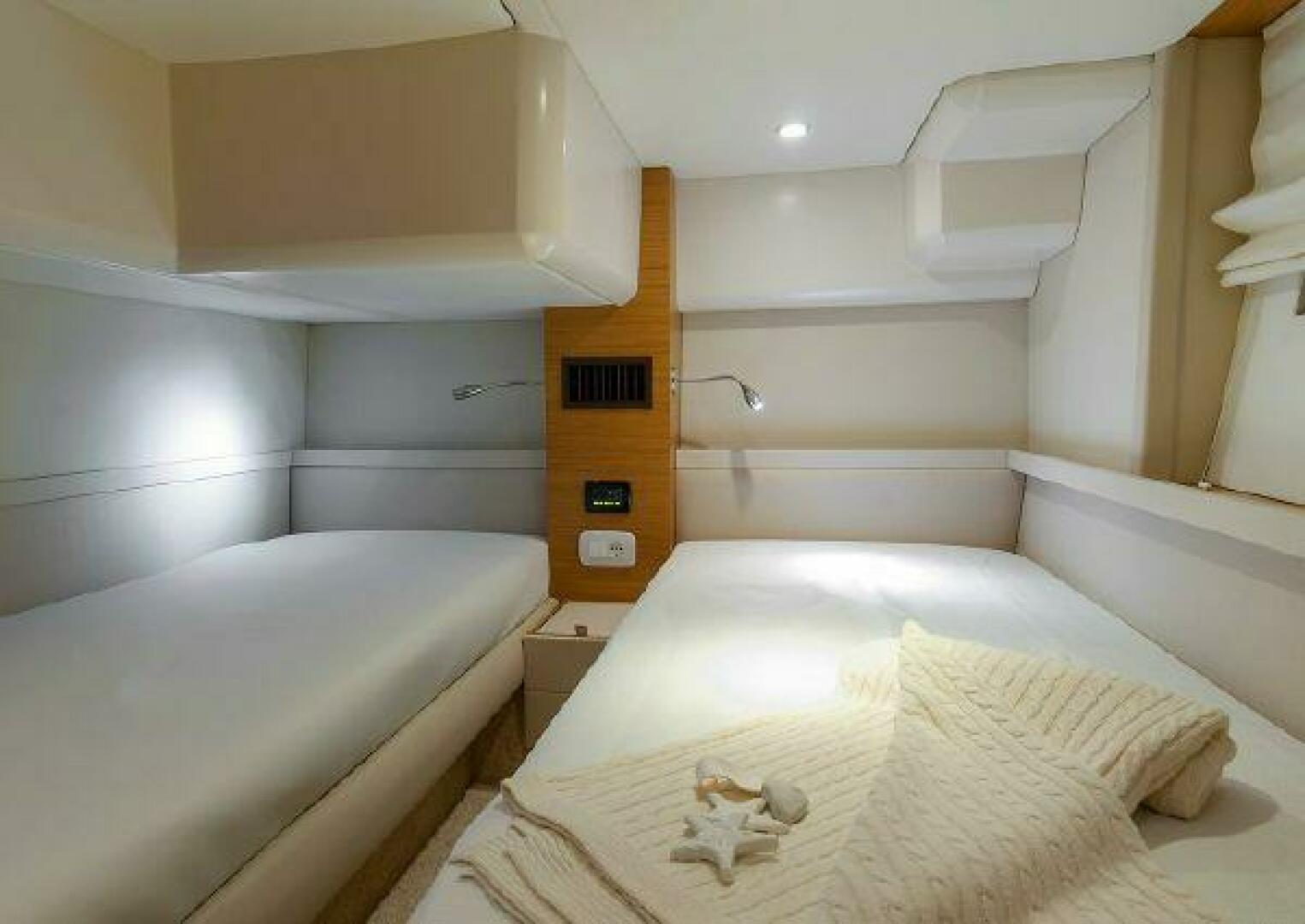 Slide: The Image of Greenline 48 Fly 2025 - 3883896