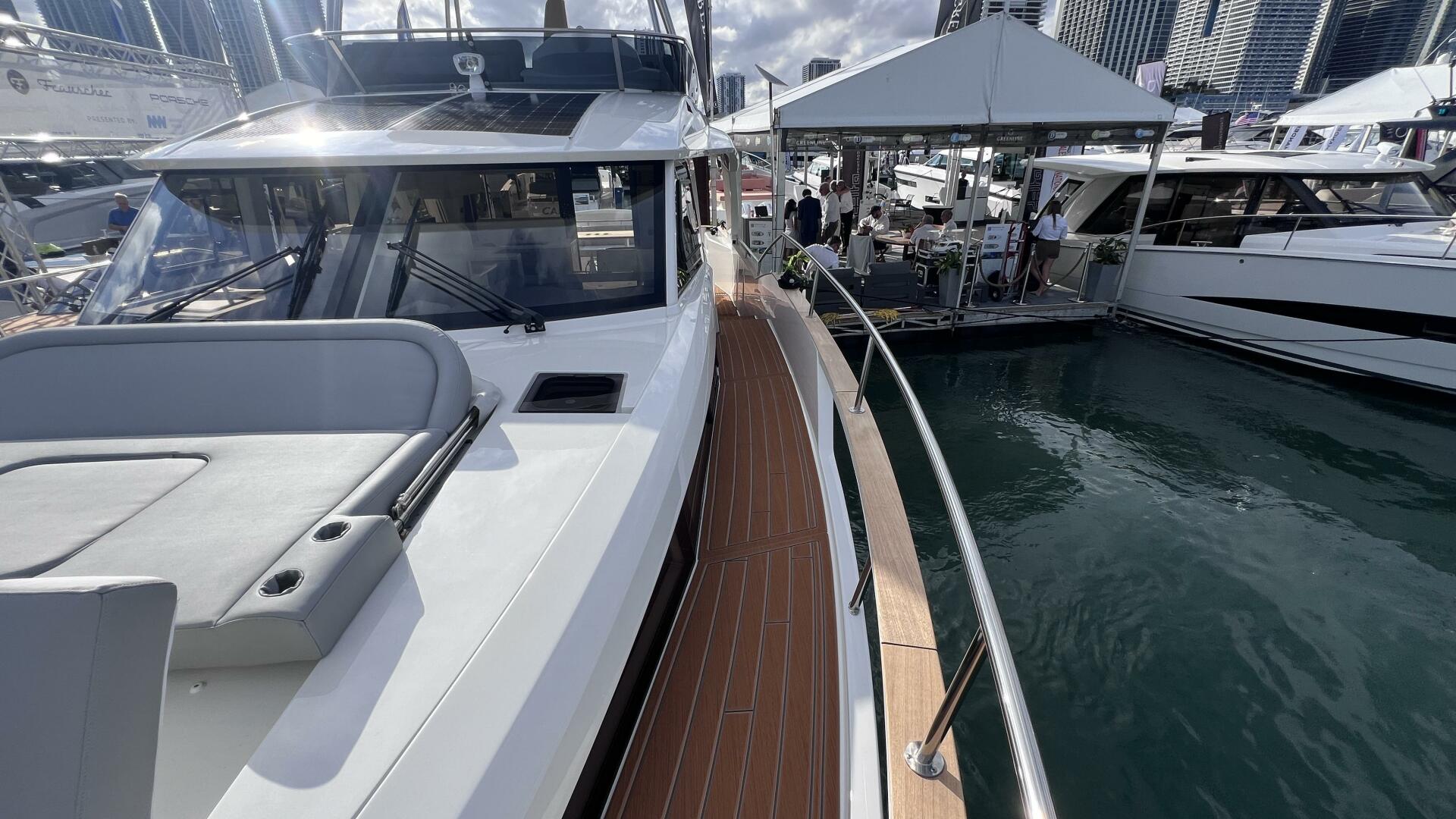 Slide: The Image of Greenline 48 Fly Hybrid 2024 - 4166062
