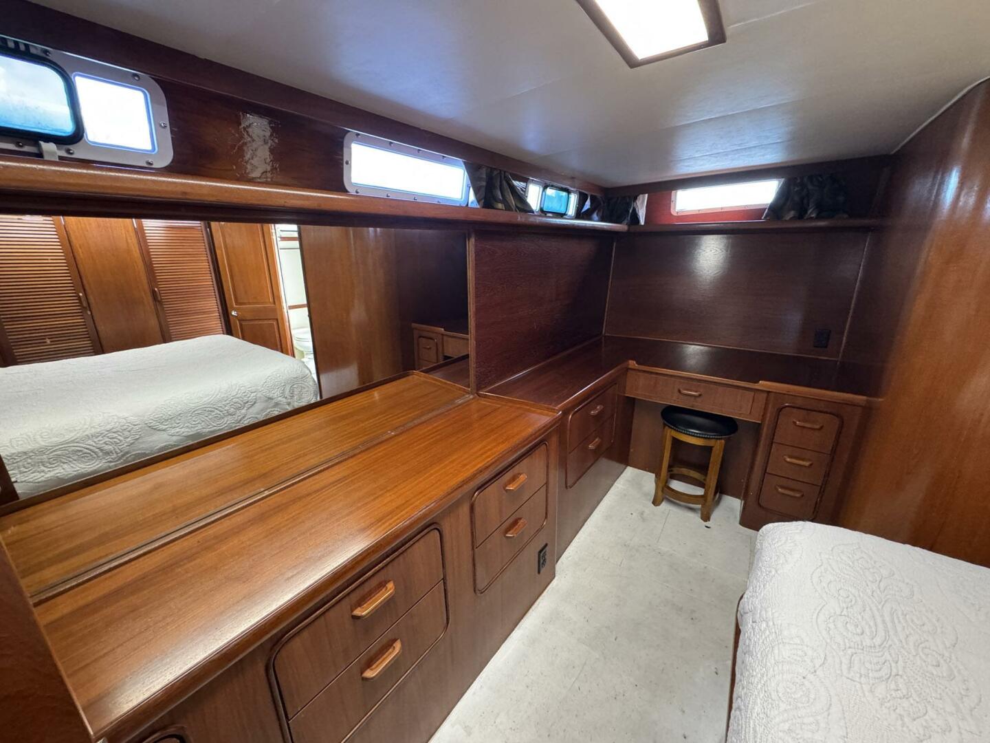 Slide: The Image of Gulfstar 44 Motor Yacht 1988 - 5287910