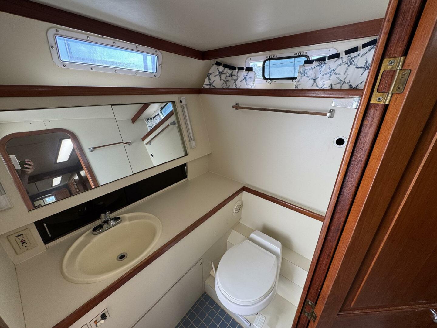 Slide: The Image of Gulfstar 44 Motor Yacht 1988 - 5287918