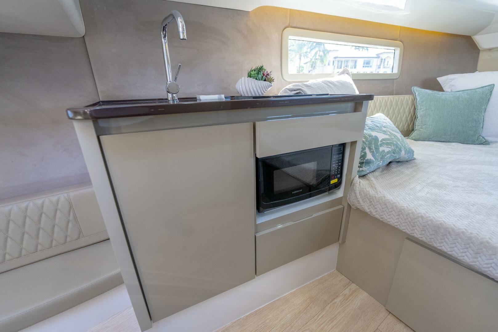 Slide: The Image of Hanover Yachts 347 2025 - 5086003