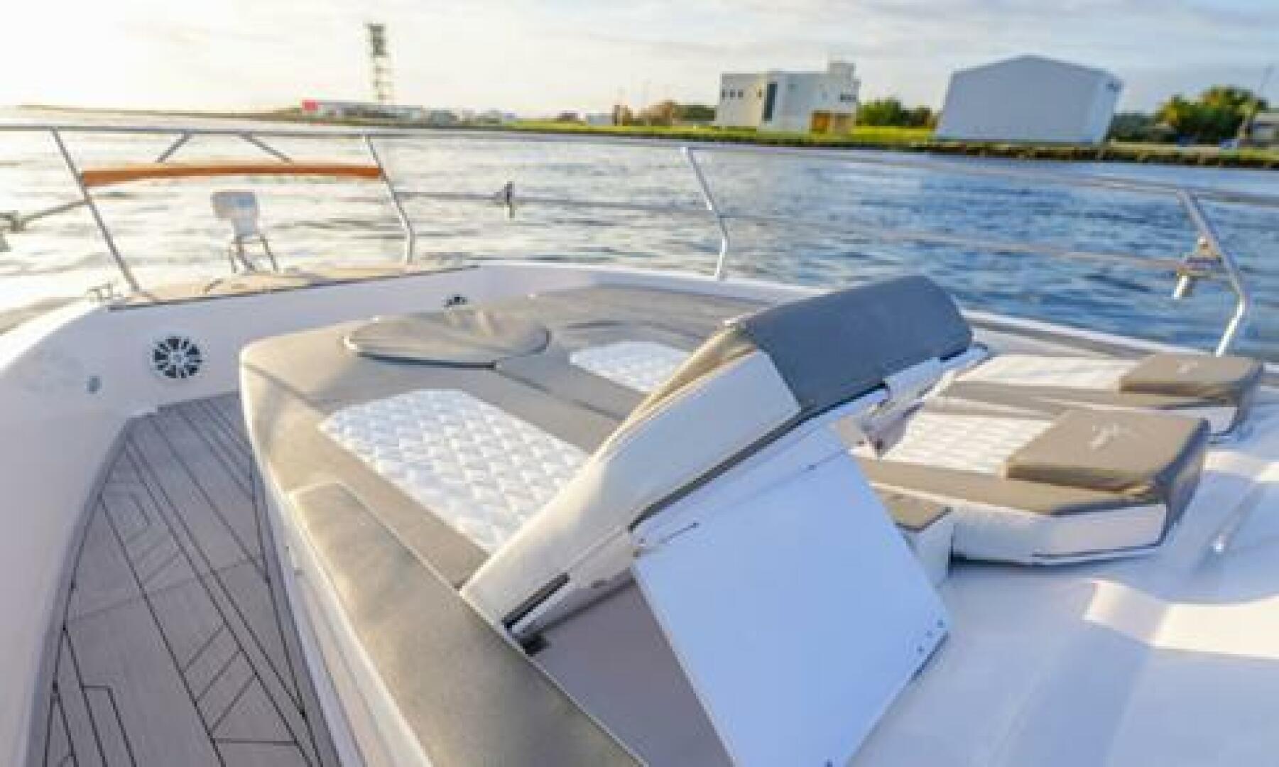 Slide: The Image of Hanover Yachts 387 Outboard Classic Luxury Edition 2025 - 4968035