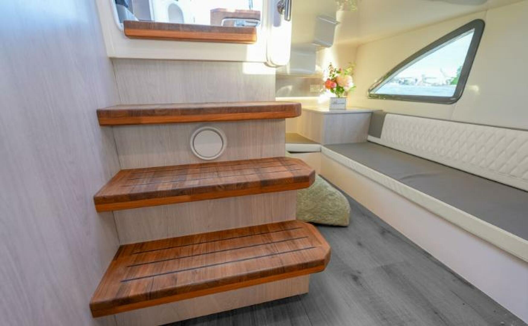 Slide: The Image of Hanover Yachts 387 Outboard Classic Luxury Edition 2025 - 4968038