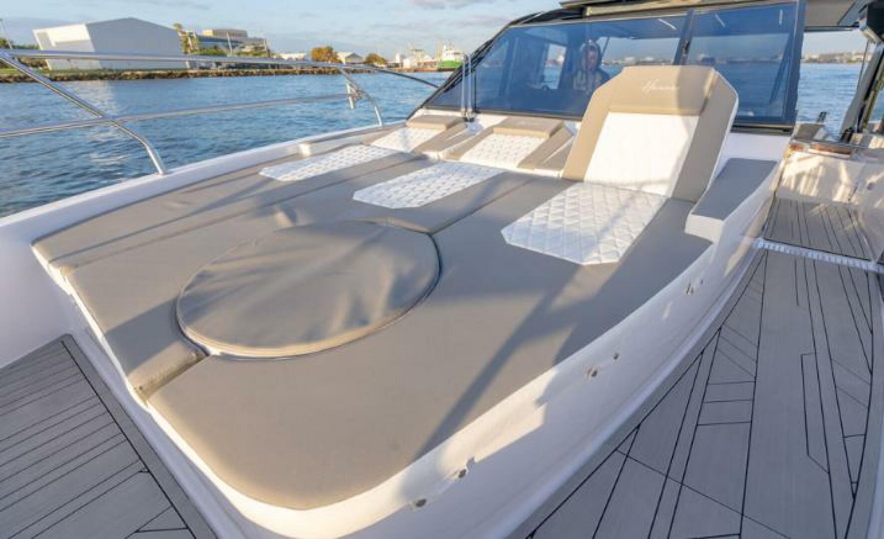 Slide: The Image of Hanover Yachts 387 Outboard Classic Luxury Edition 2025 - 4968040