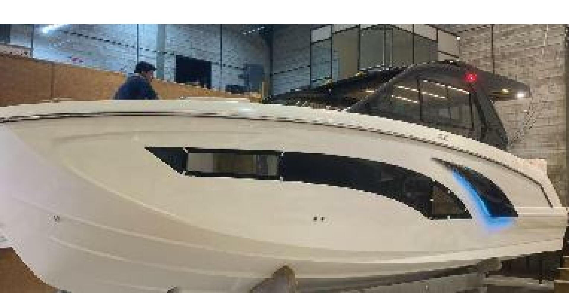 Slide: The Image of Hanover Yachts 387 Outboard Classic Luxury Edition 2025 - 4968051