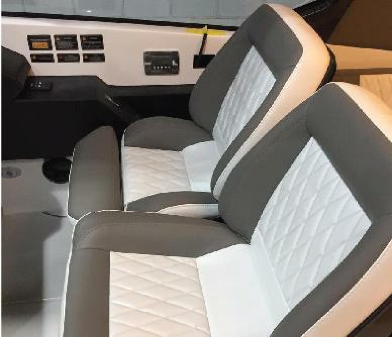 Slide: The Image of Hanover Yachts 387 Outboard Classic Luxury Edition 2025 - 4968058